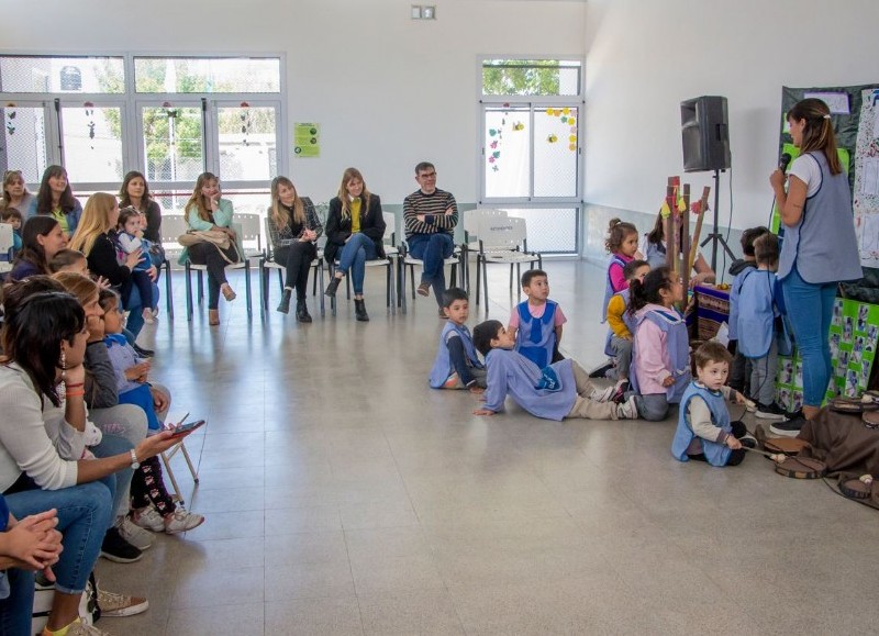 Este jueves por la tarde en el Jardín de Infantes 911, se llevó a cabo el acto oficial por el Día del Respeto a la Diversidad Cultural.