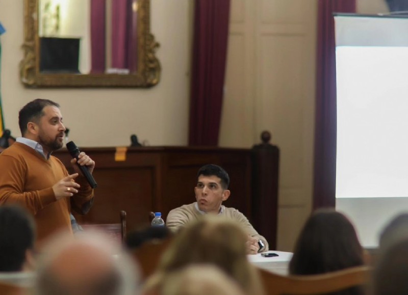 El intendente Waldemar Giordano encabezó el acto de presentación, que se llevó a cabo en el Concejo Deliberante.