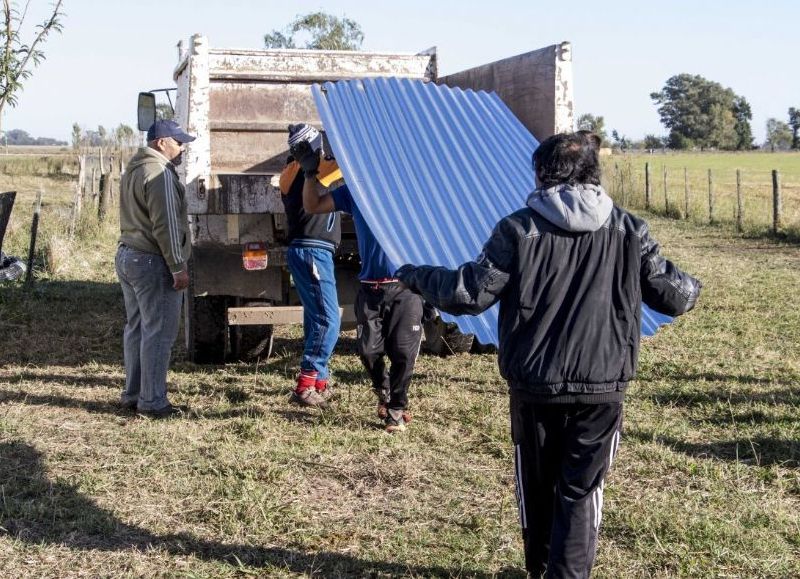 Donación de chapas y tirantes.