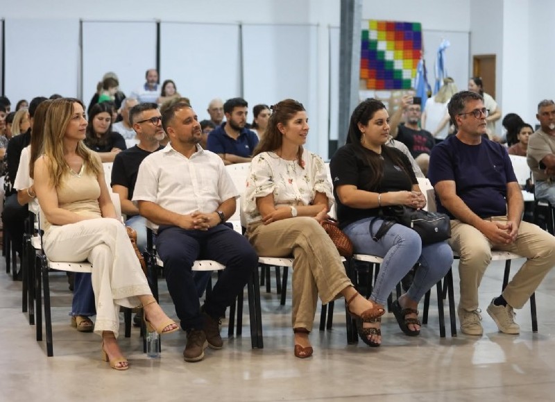 Colón celebró el cierre del año académico con un emotivo acto de graduación