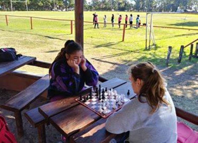 Agustina Pugliese y Evelyn Sánchez ganaron en ajedrez.