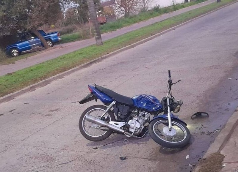 Violento choque de motocicletas en la ciudad: 2 personas hospitalizadas