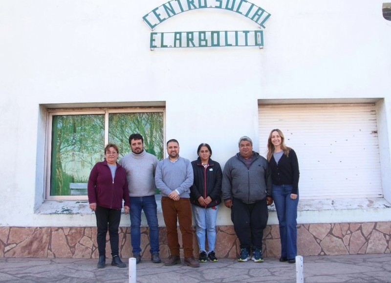 Las autoridades municipales visitaron el Centro Social de El Arbolito