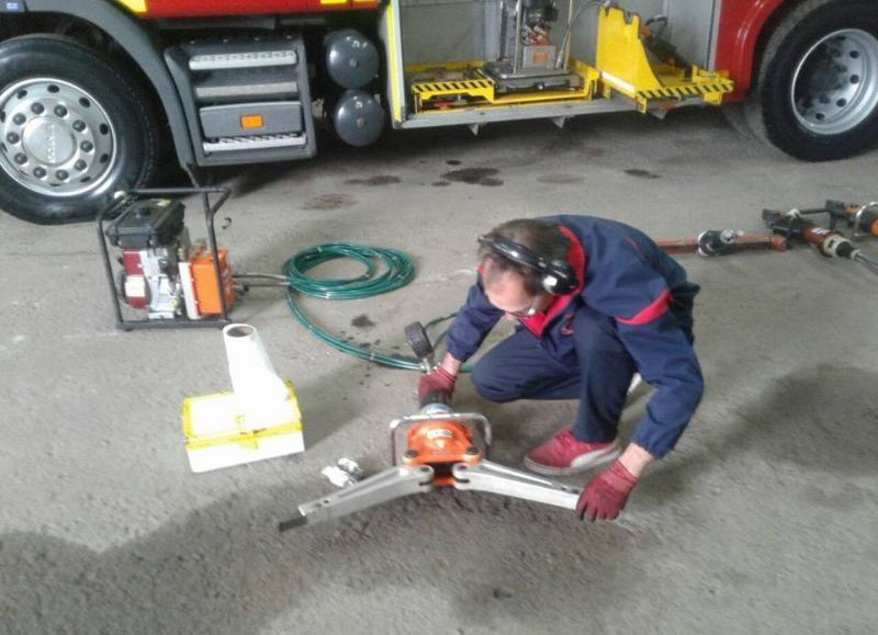 Tareas del taller móvil del Consejo Nacional de Bomberos.