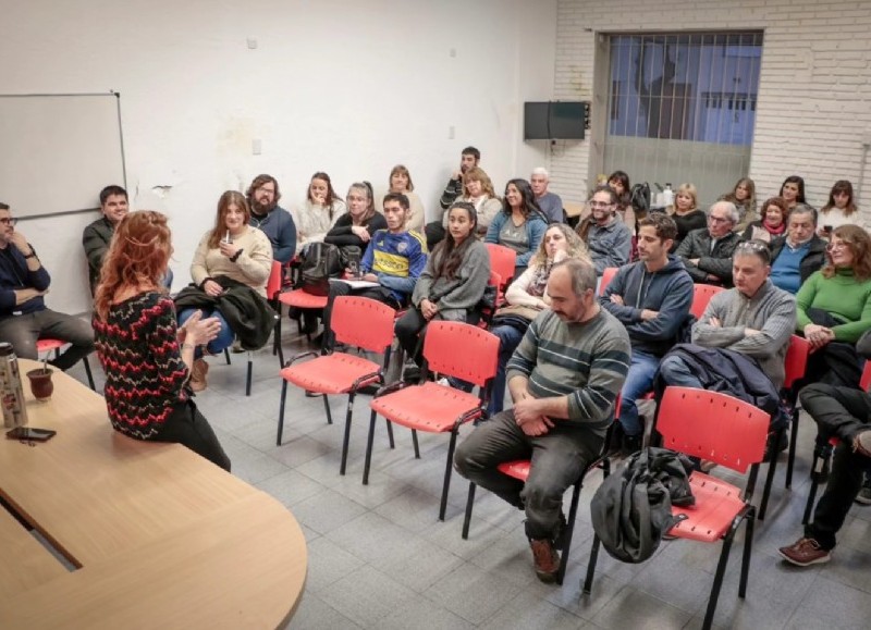 La charla estuvo a cargo de la doctora Florencia Ferrari, psiquiatra especializada en la temática.