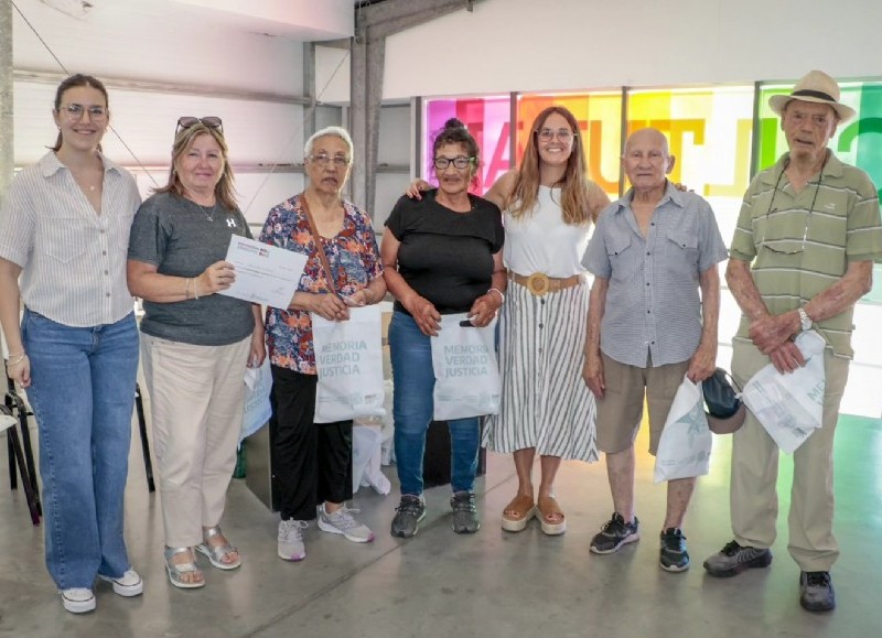 Entrega de certificados del programa provincial "Mayores con derecho" en el Polo Cultural