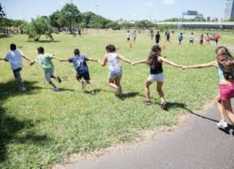 Deportes, juegos, actividades plásticas y natación es la propuesta de la Colonia.