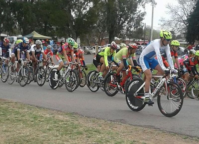 Unos 150 ciclistas fueron de la partida.