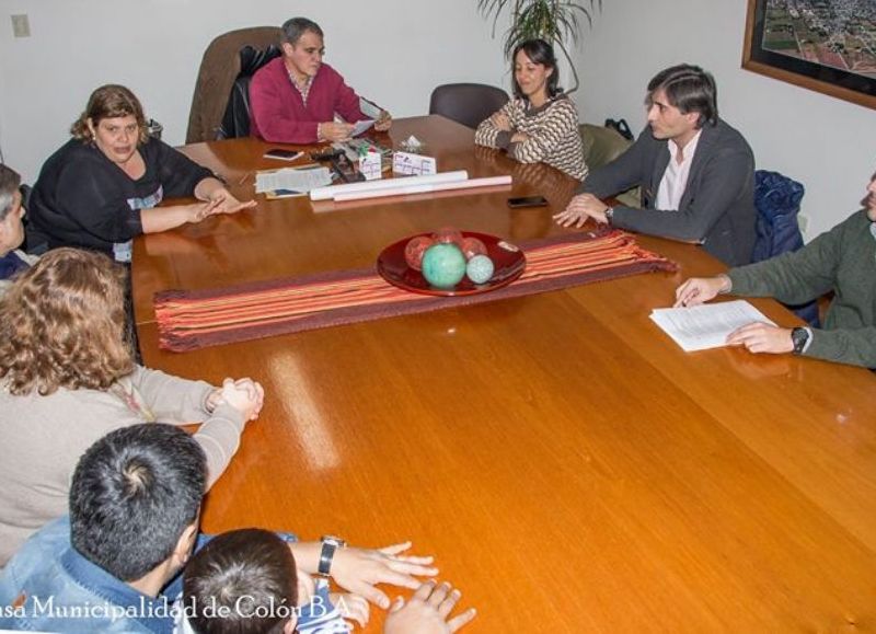 Reunión en la sede del Ejecutivo comunal.