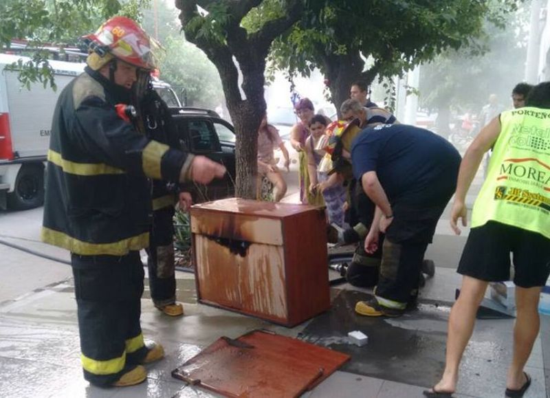 Bomberos trabajó intensamente en el siniestro.