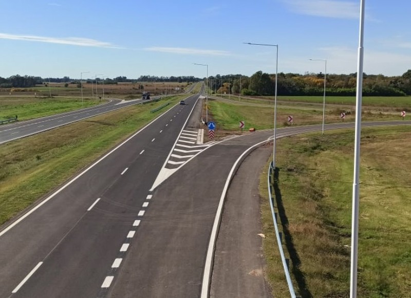 Advierten por falta de iluminación en cruces de la Ruta 8 y piden circular con precaución