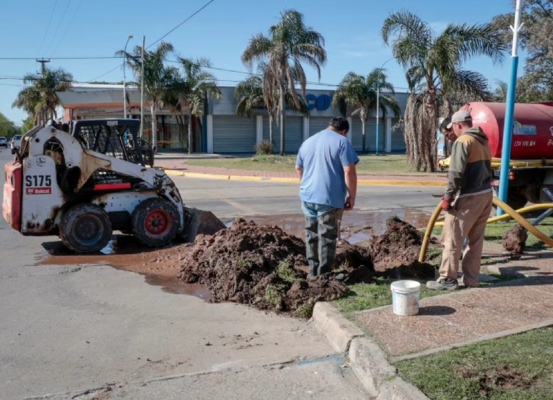 Se realizaron trabajos de bacheo, reparación de veredas y mejoras en el sistema de agua en diversos sectores.