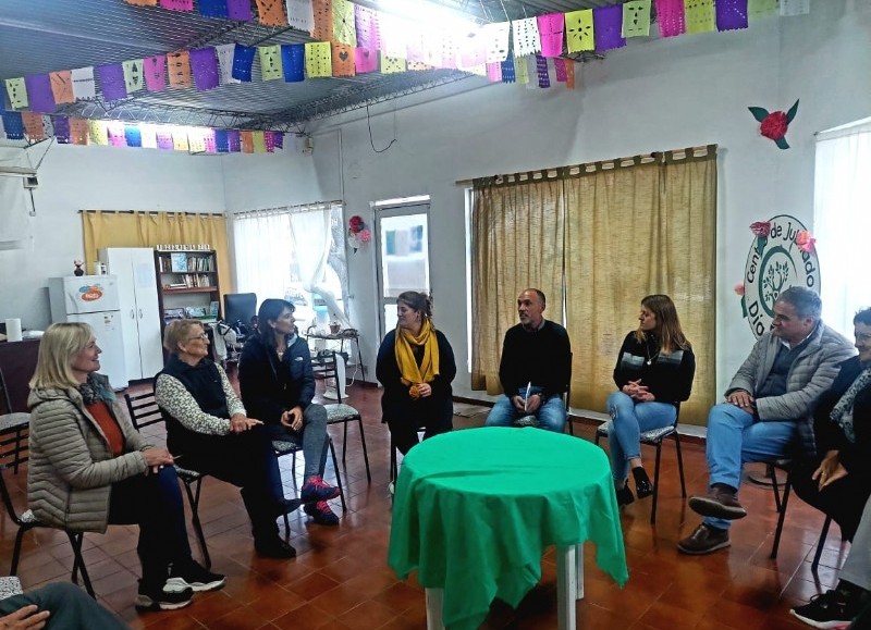 Y se canta: hay coro, también; las voces resuenan en todo el Barrio Belgrano.