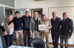 El intendente Casi entregó una plaqueta de reconocimiento por los 90 años de Sansoni S.A.