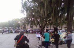 Música en la Plaza a beneficio de egresados de la Escuela N° 6