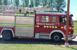 Salida de Bomberos por incendio en techo de vivienda