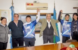 El intendente Casi recibió a los bicampeones provinciales de Pádel