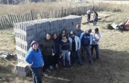 Continúa la entrega de bloques de cemento