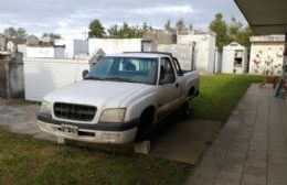 Camioneta abandonada en el Cementerio de Hughes